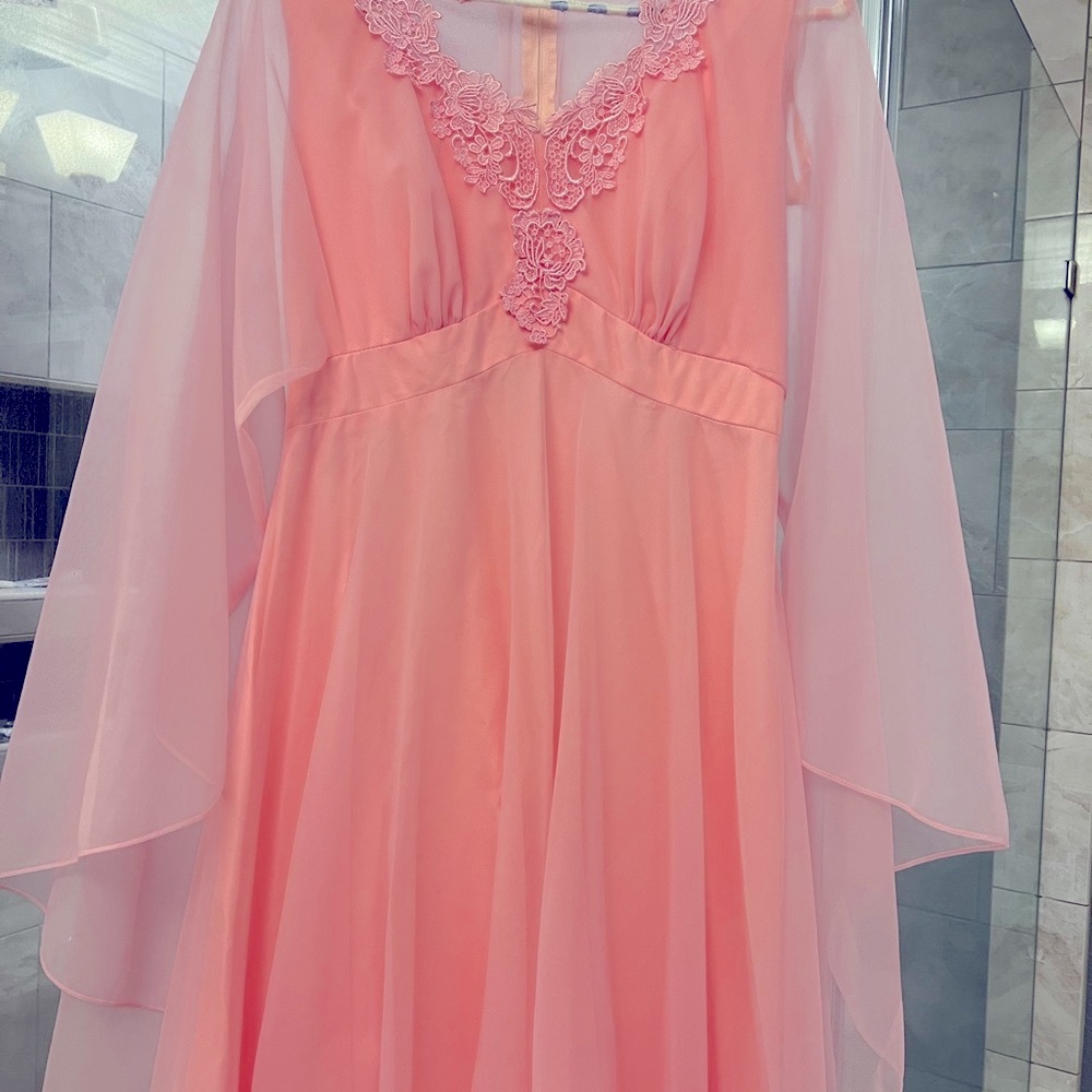 Vintage Eegant Pink Chiffon Dress with Lace Detail